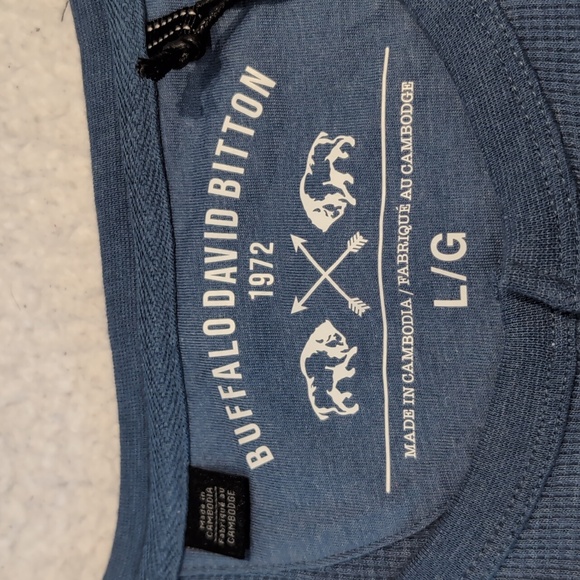 L: Buffalo long sleeve shirt. - Picture 4 of 8